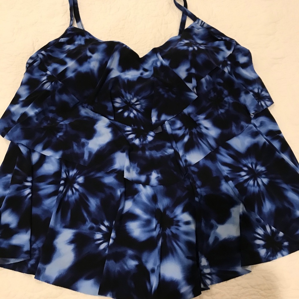 Plus size women’s swim top
